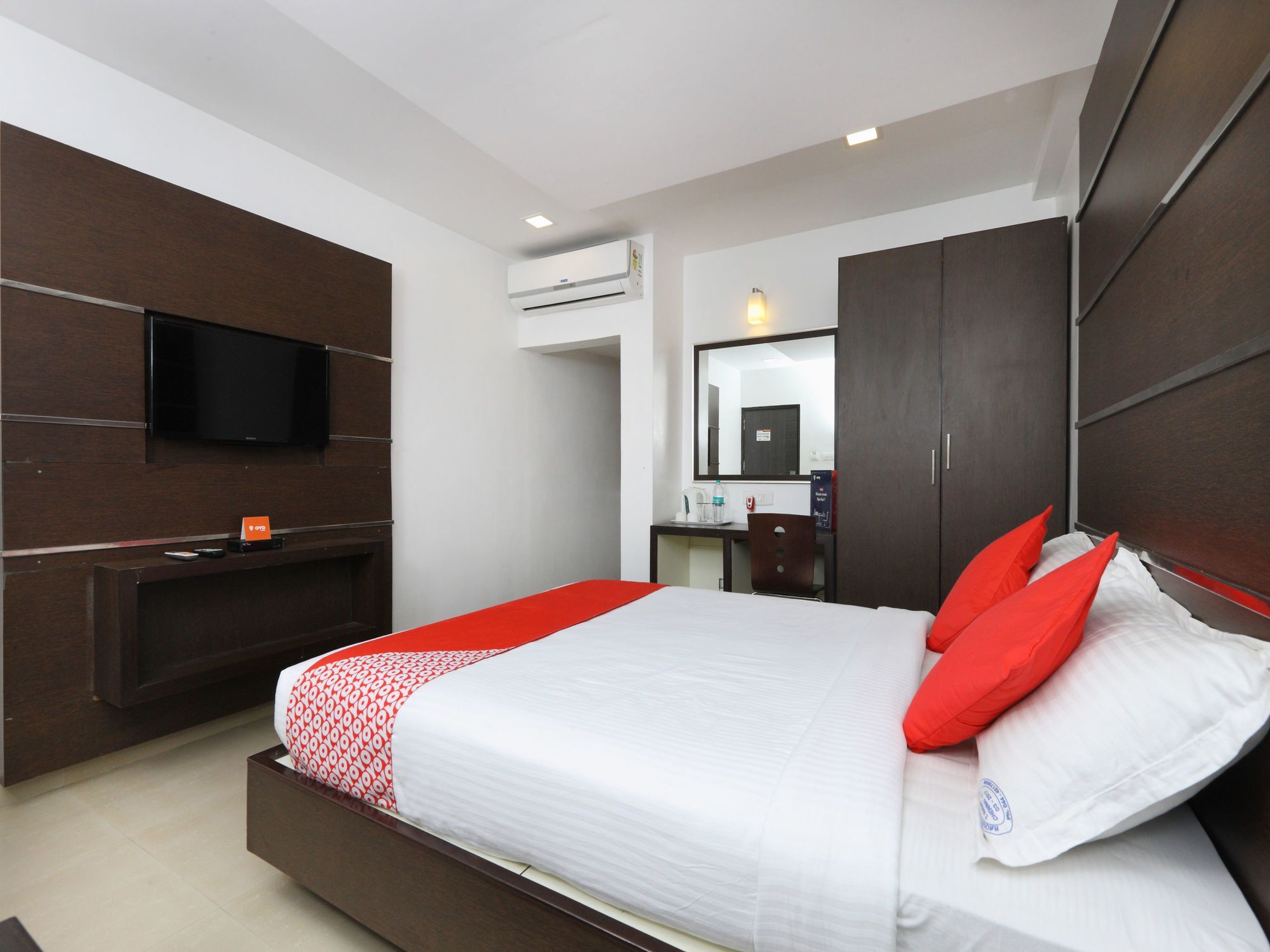 Oyo 15714 Nachiappa Residency Hotel
